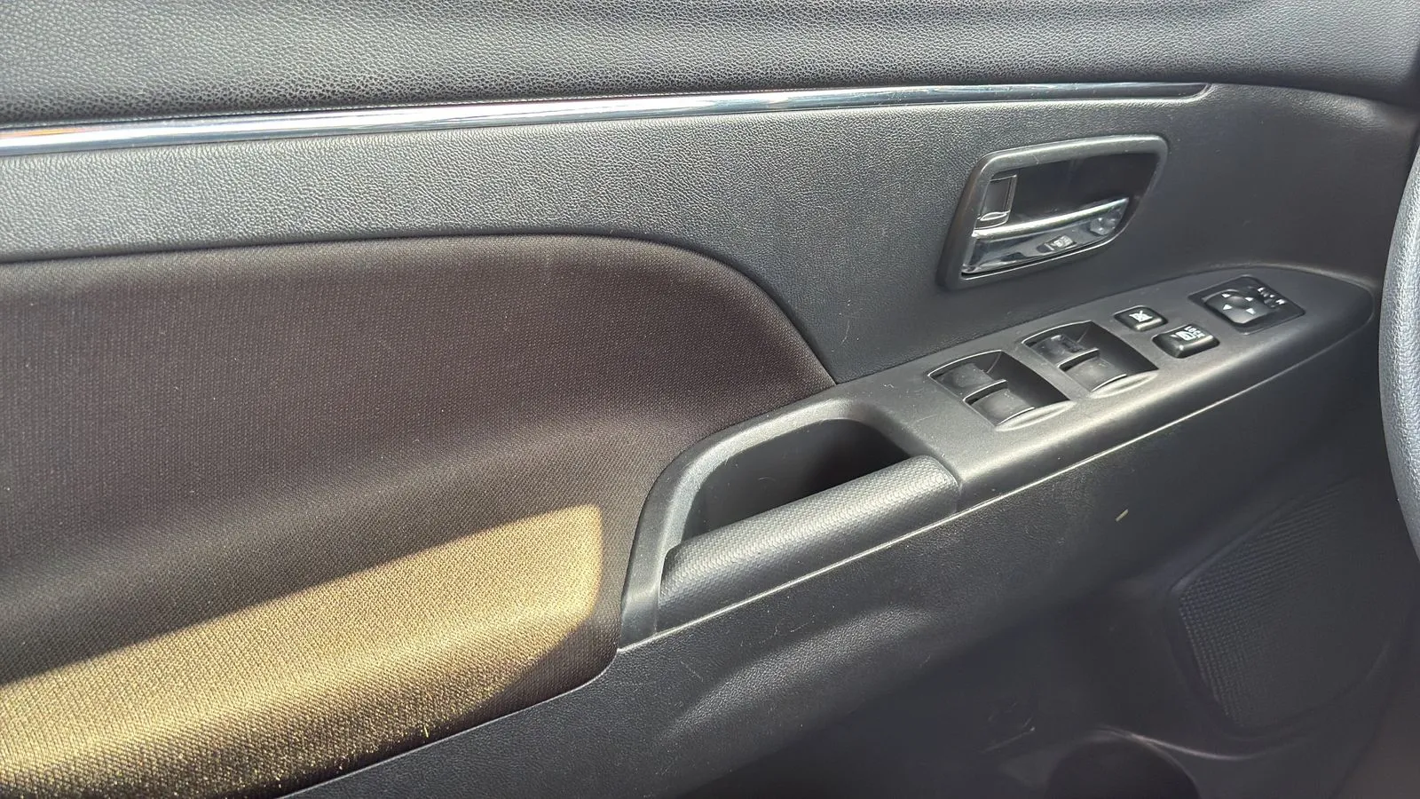 Mitsubishi Outlander Sport photo 11