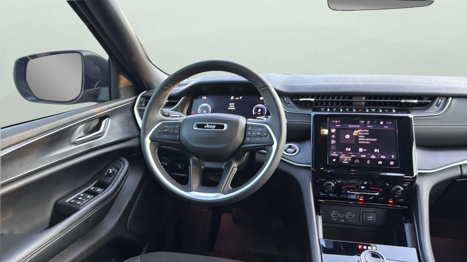 Jeep Grand Cherokee photo 12