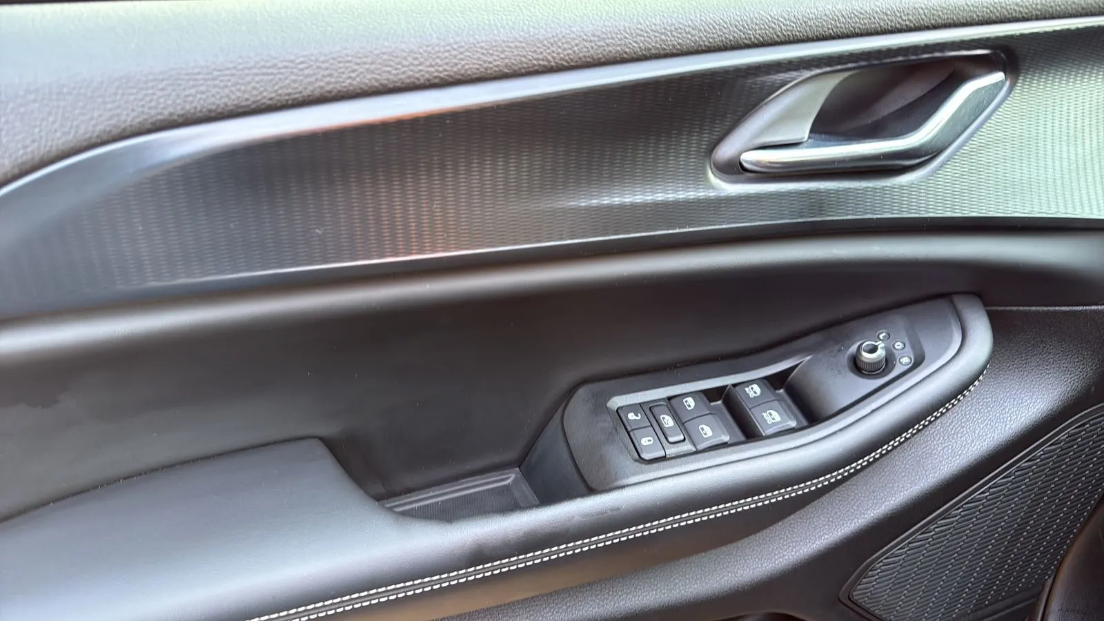 Jeep Grand Cherokee photo 11