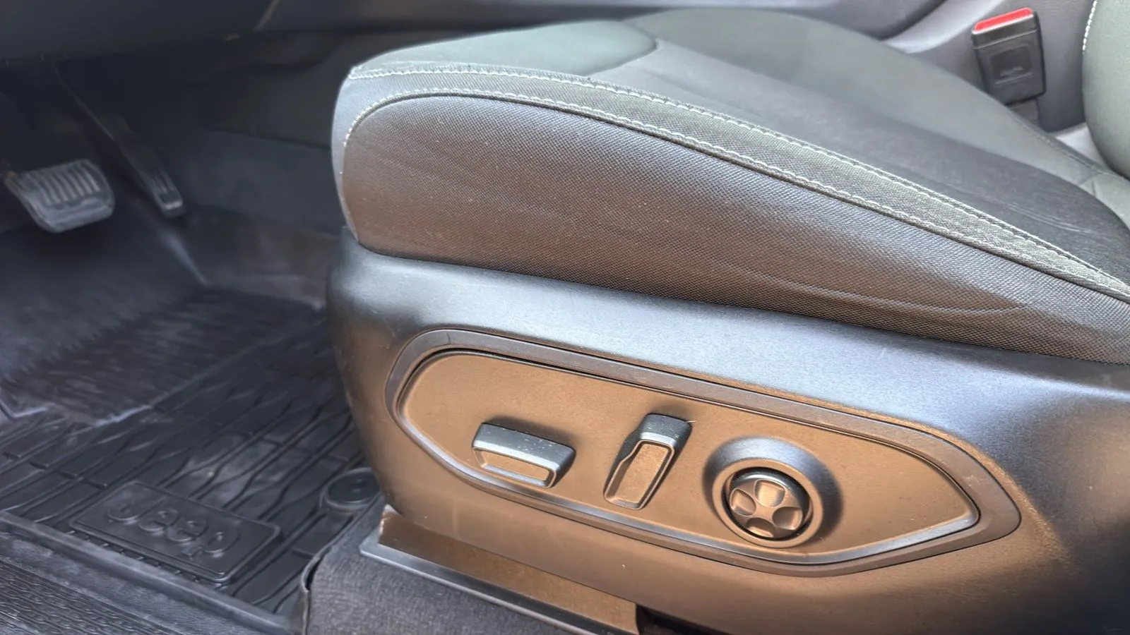 Jeep Grand Cherokee photo 10