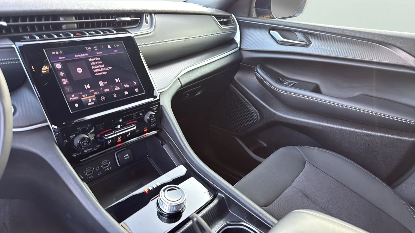 Jeep Grand Cherokee photo 19