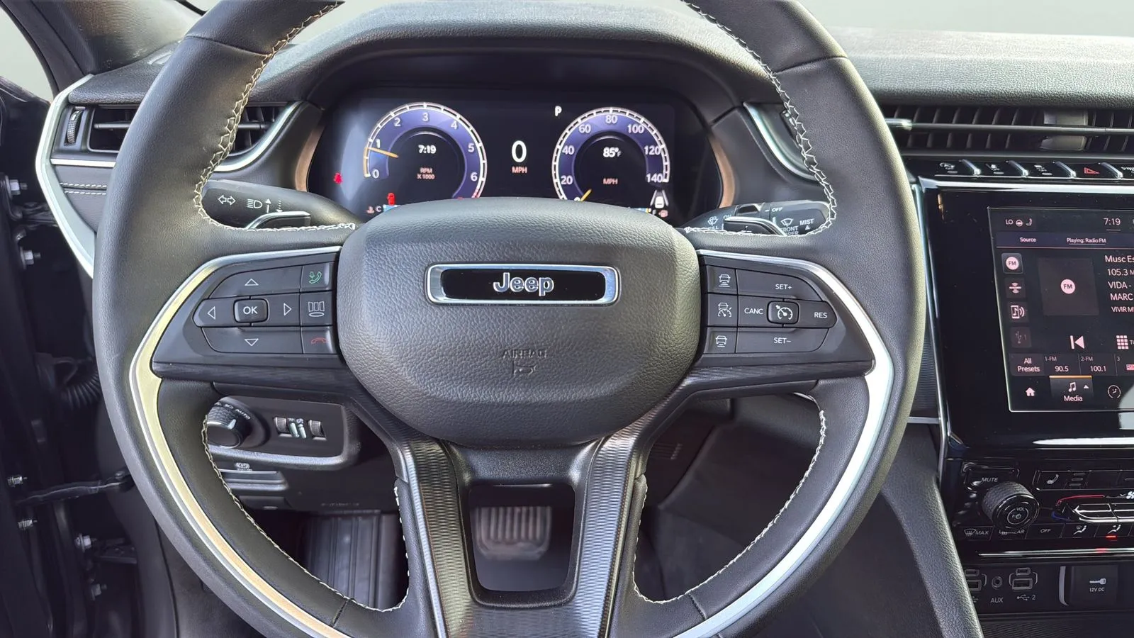 Jeep Grand Cherokee photo 14