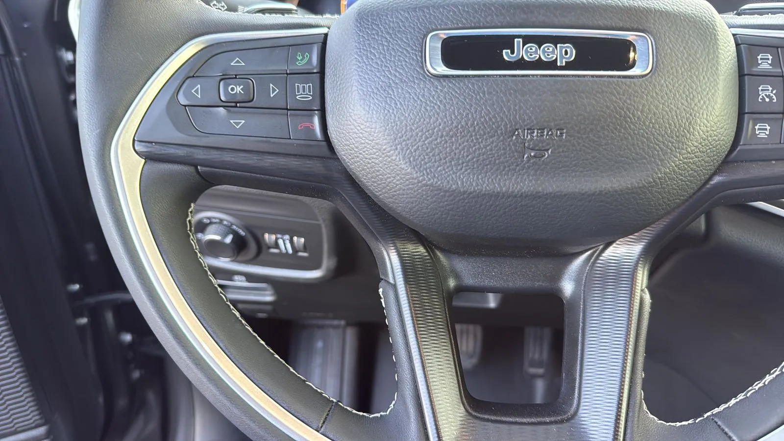 Jeep Grand Cherokee photo 16