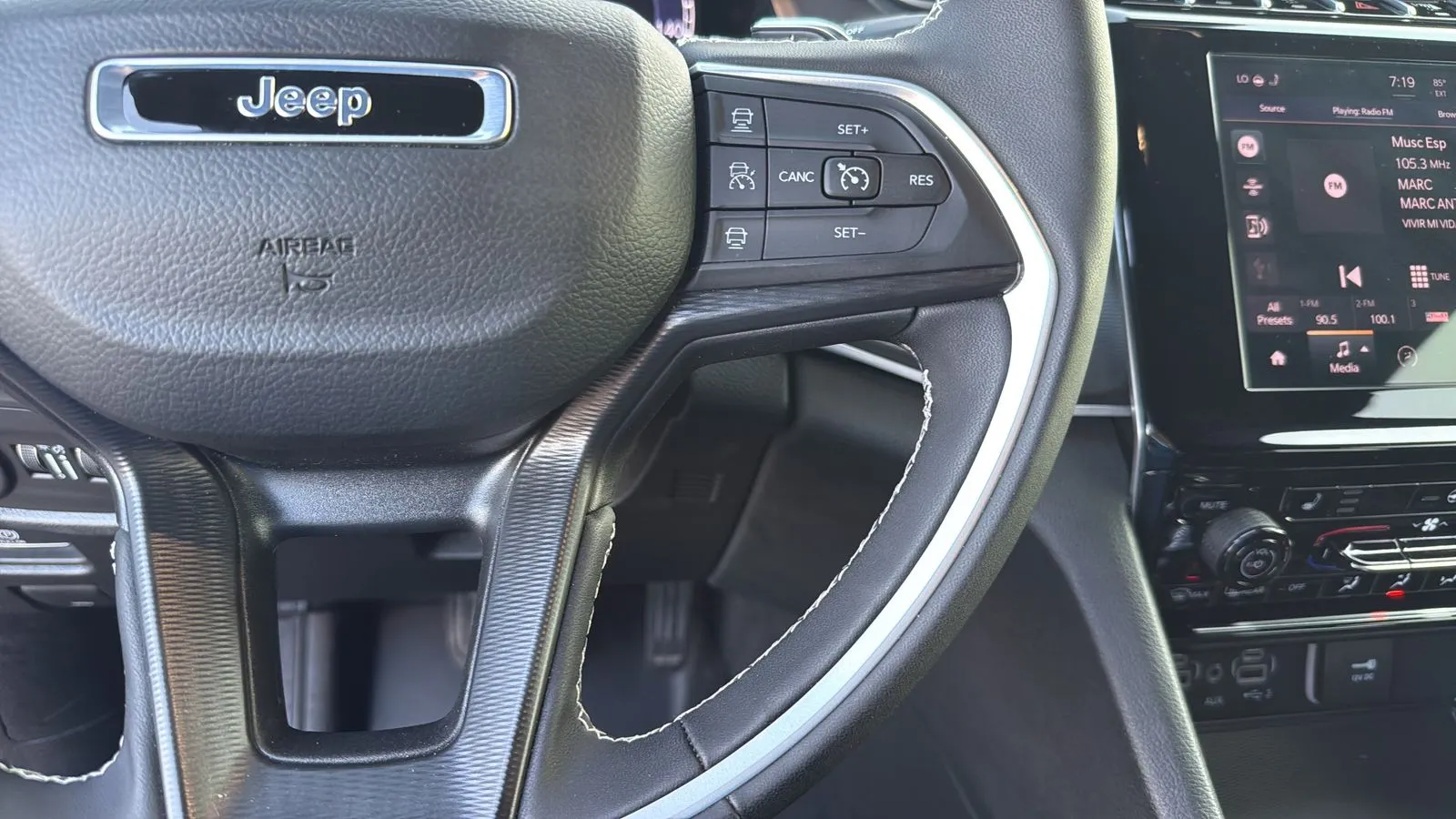 Jeep Grand Cherokee photo 15