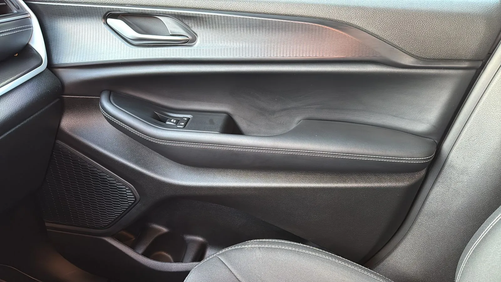 Jeep Grand Cherokee photo 23