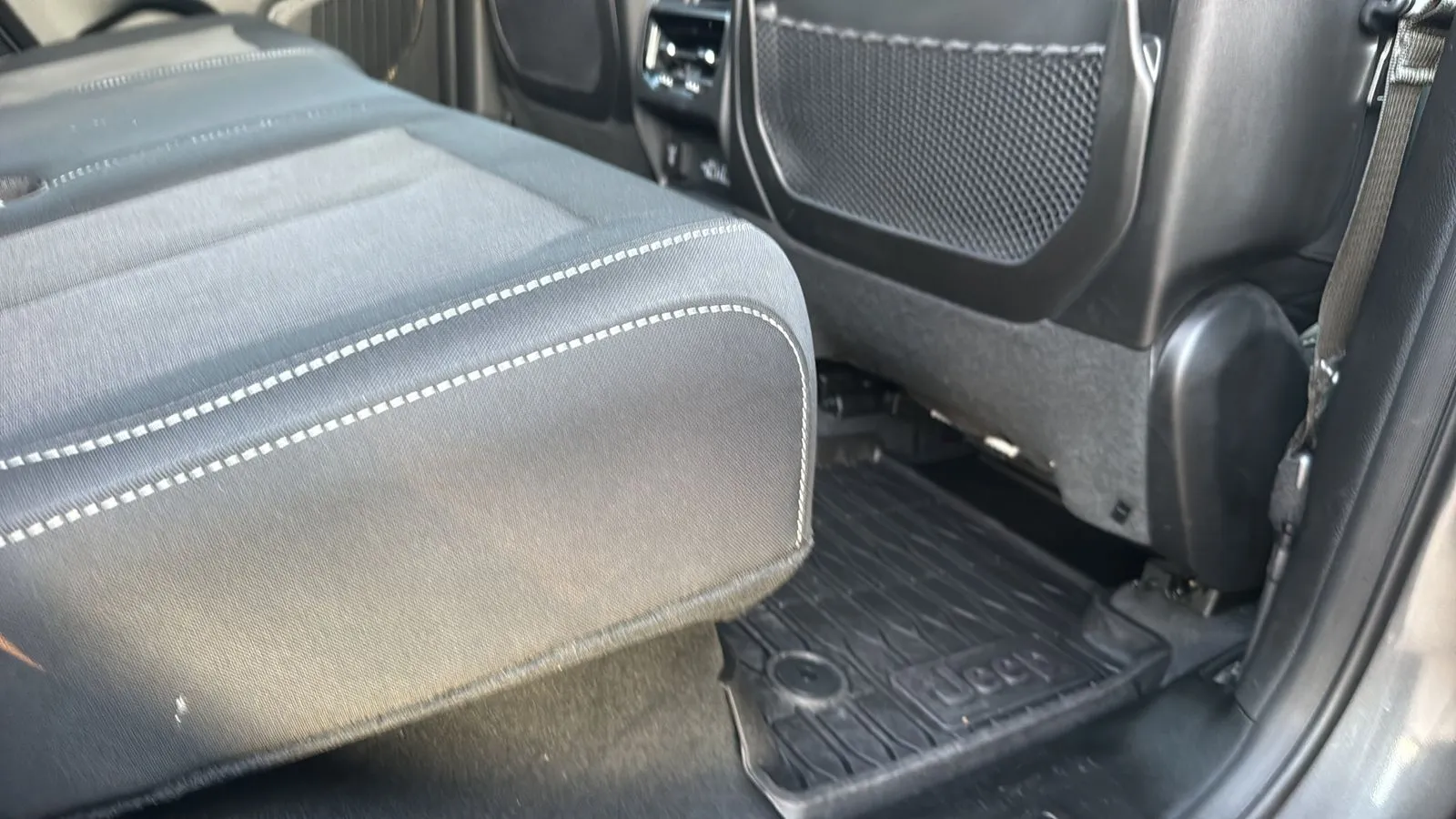 Jeep Grand Cherokee photo 26