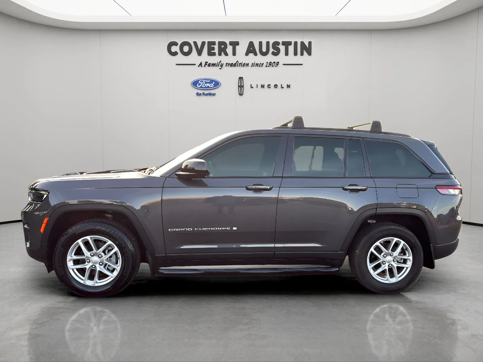 Jeep Grand Cherokee photo 2