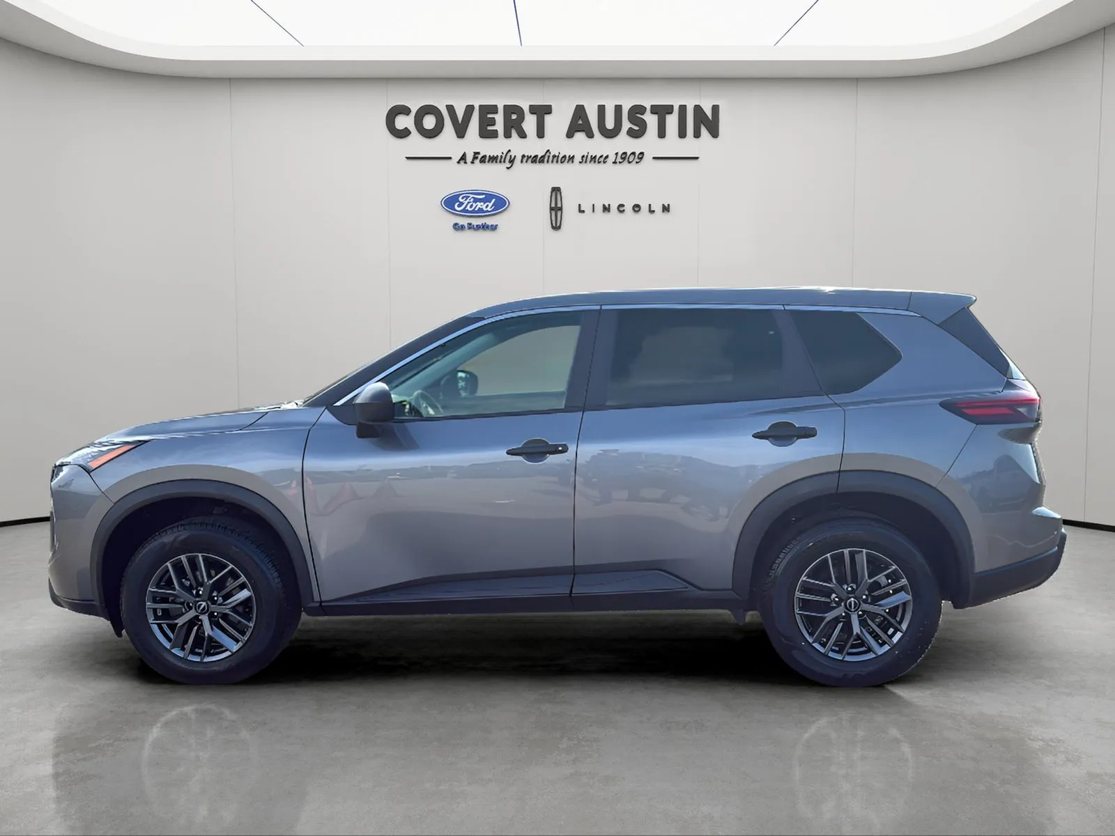 Nissan Rogue photo 2