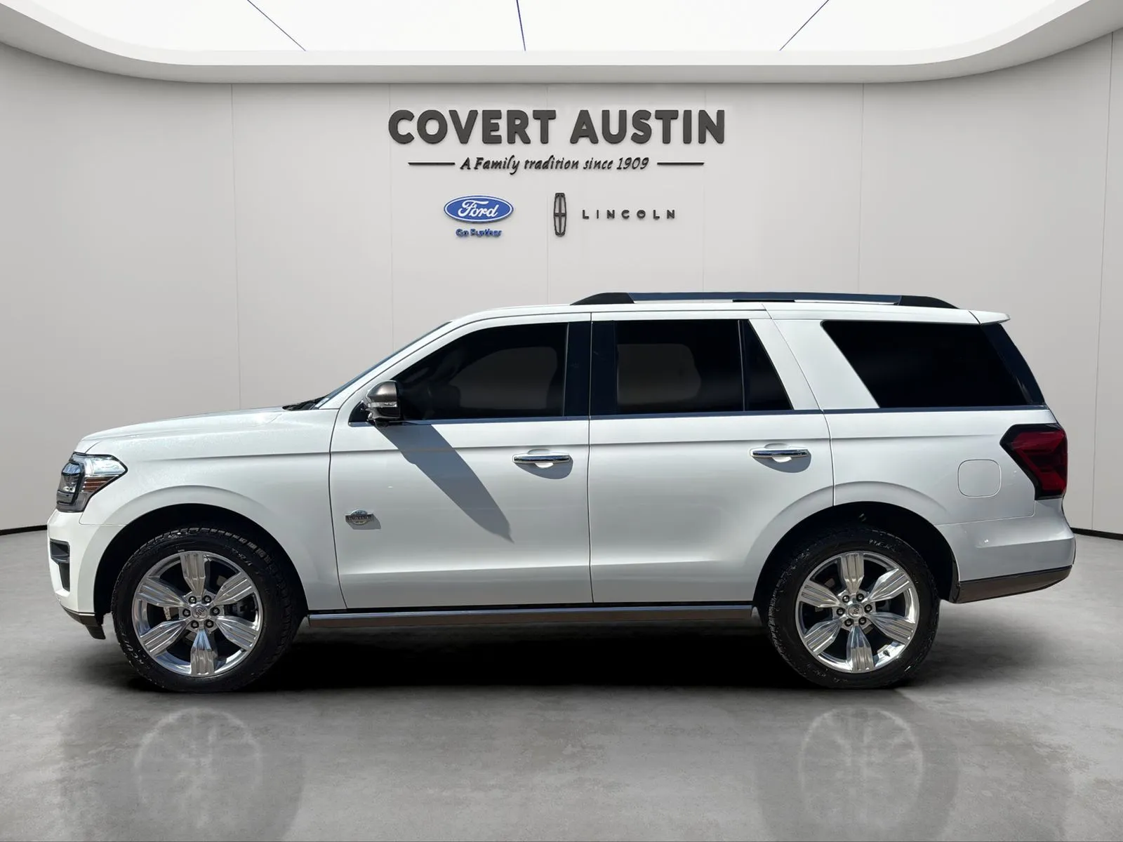Ford Expedition photo 2