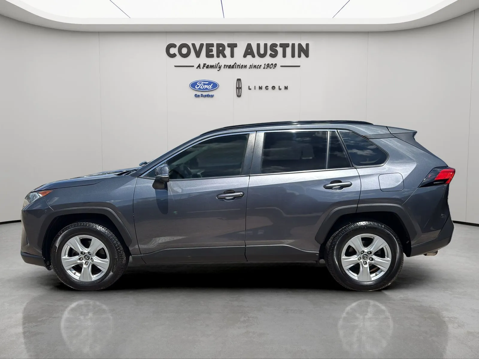 Toyota RAV4 photo 2
