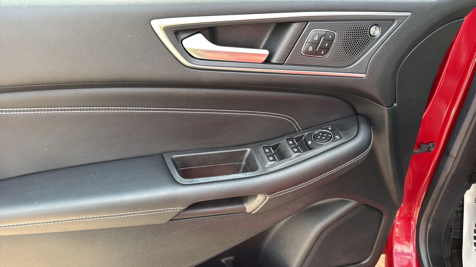 Ford Edge photo 11