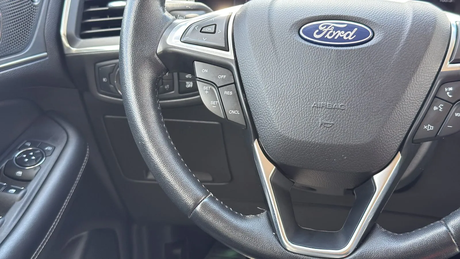 Ford Edge photo 16