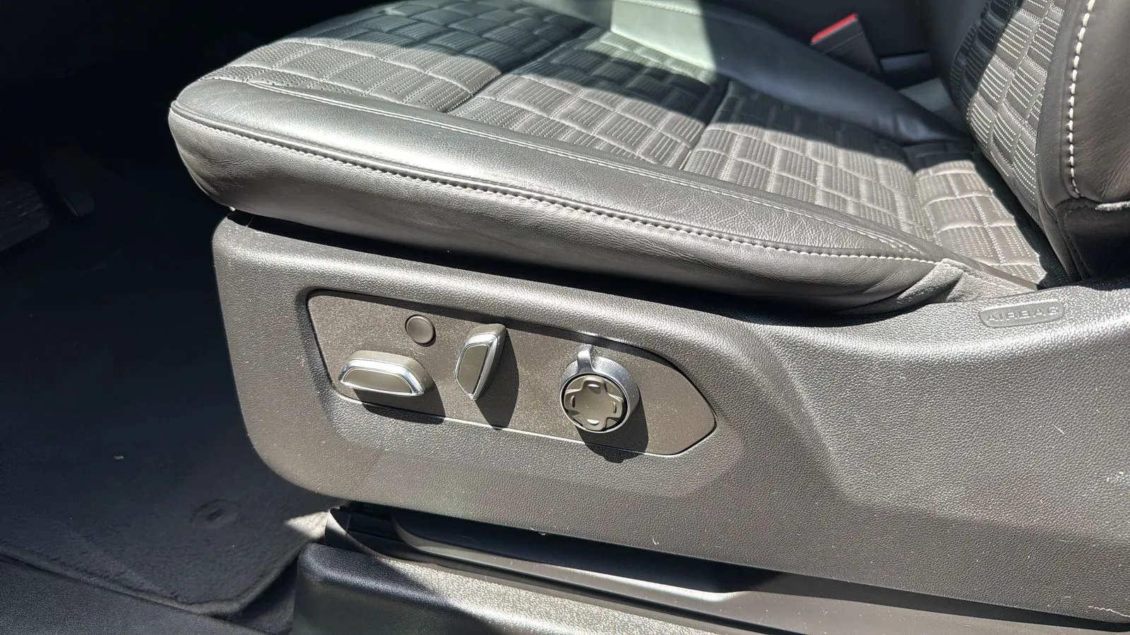 Cadillac Escalade photo 10