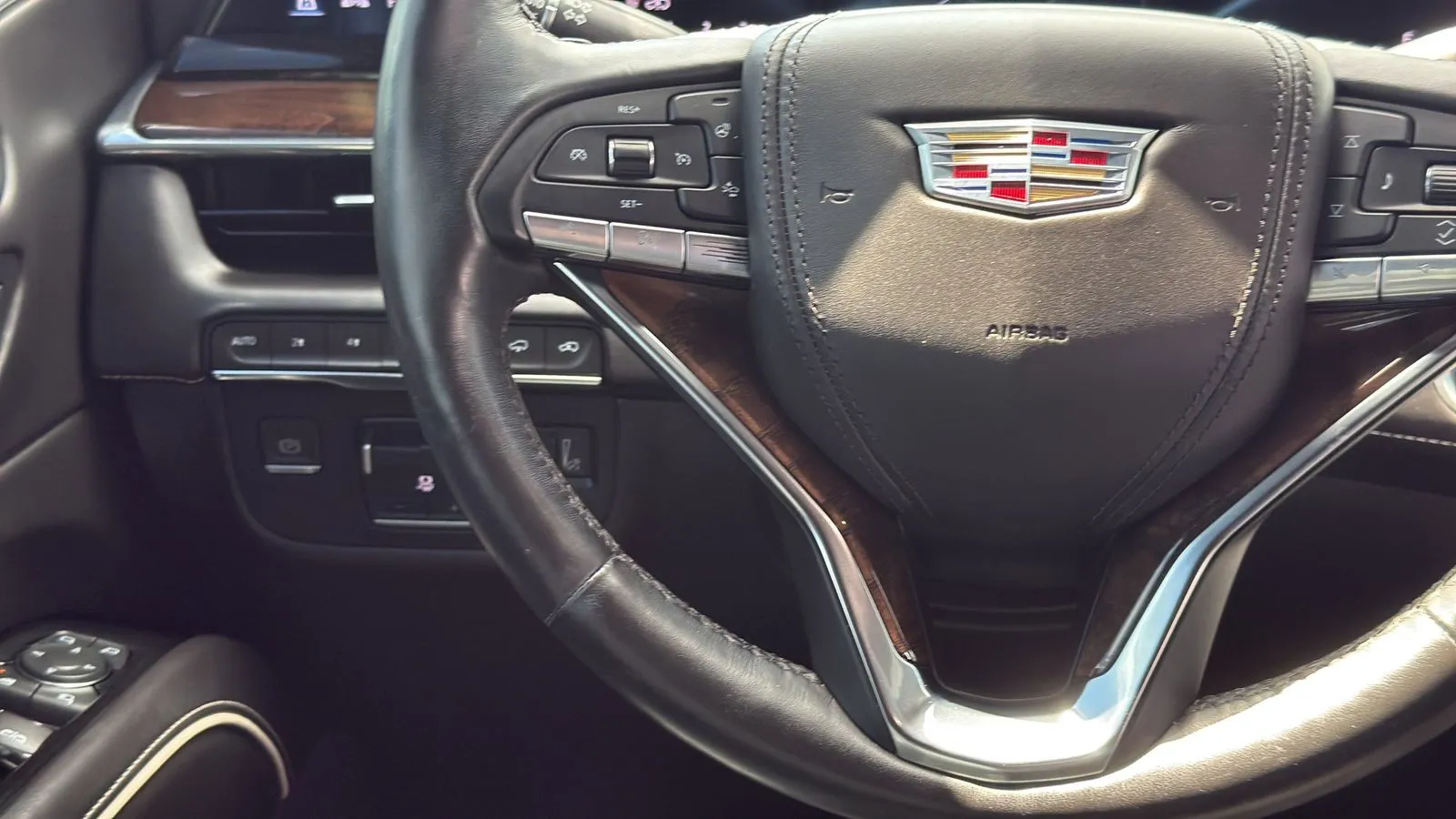 Cadillac Escalade photo 16