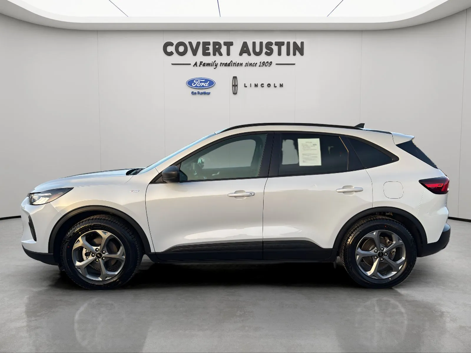Ford Escape photo 2