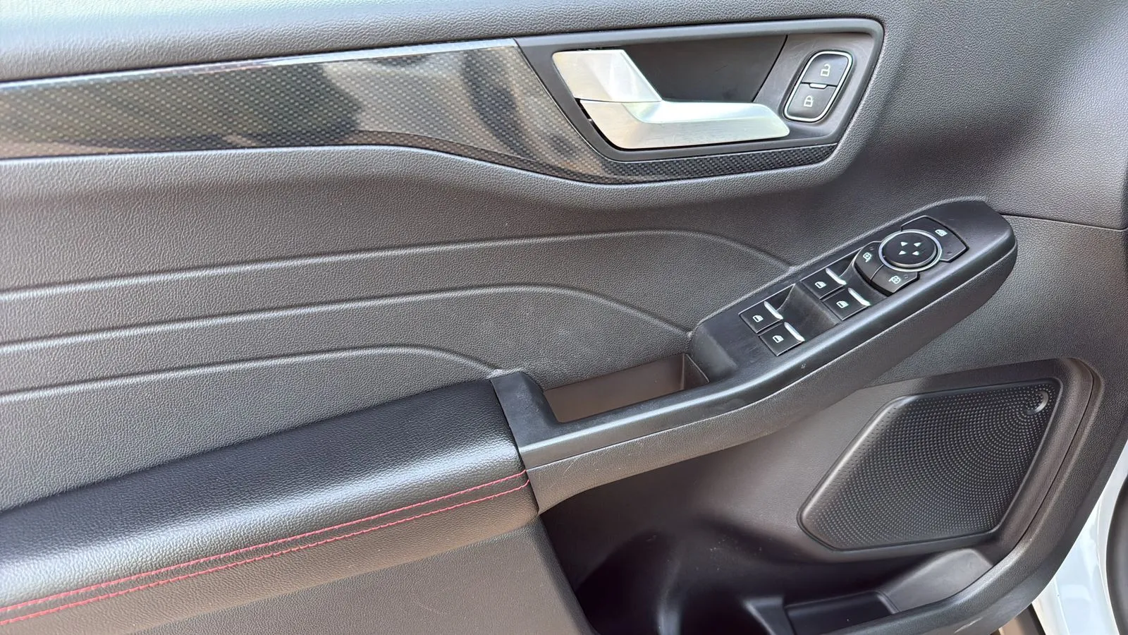 Ford Escape photo 11