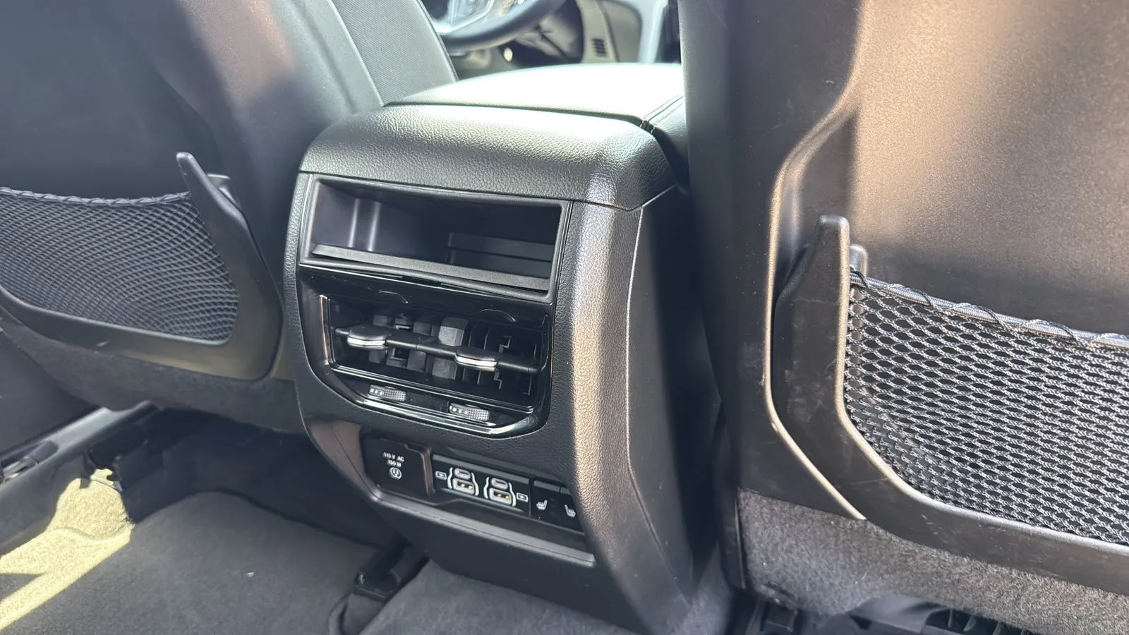 Jeep Grand Cherokee photo 27