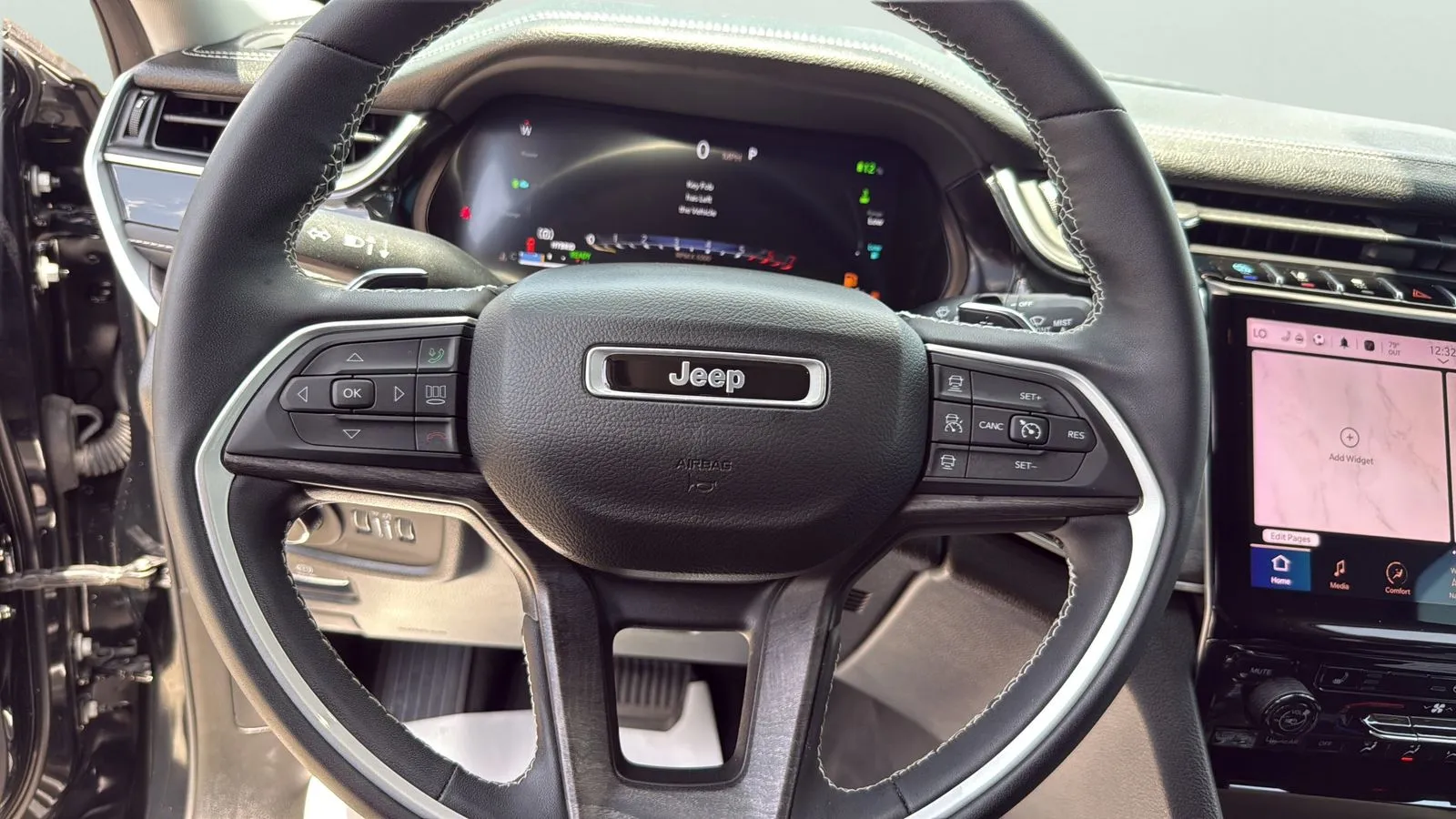 Jeep Grand Cherokee photo 14