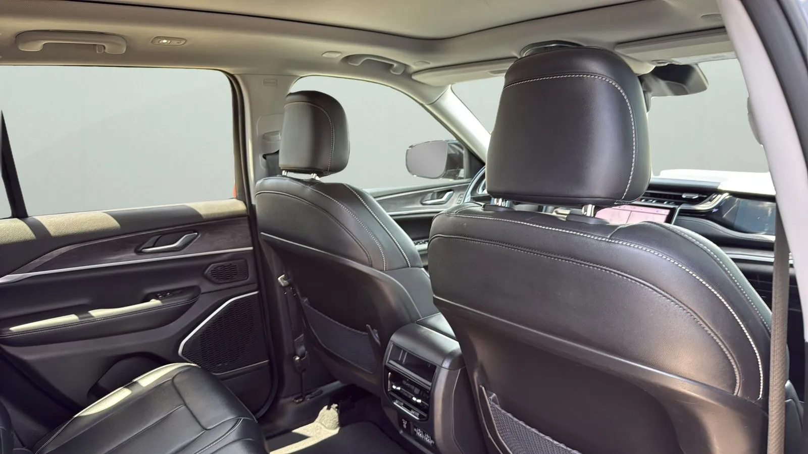 Jeep Grand Cherokee photo 28