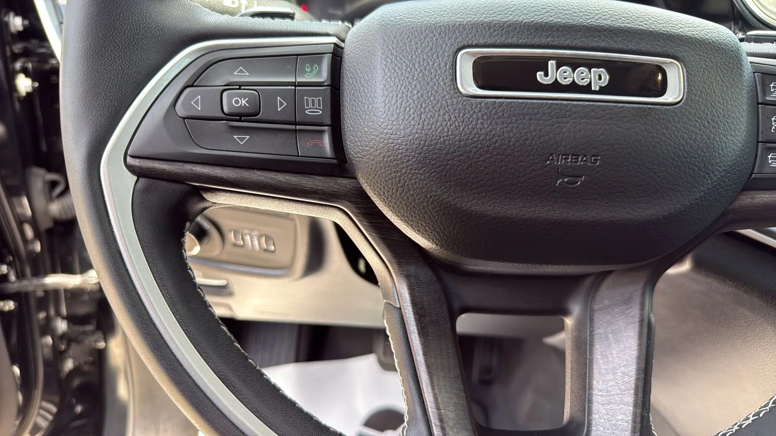 Jeep Grand Cherokee photo 16