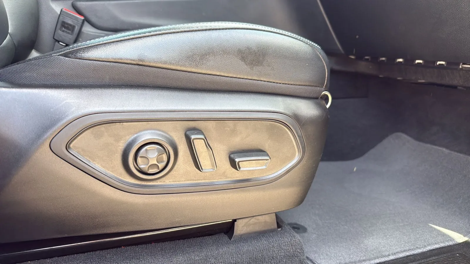 Jeep Grand Cherokee photo 24