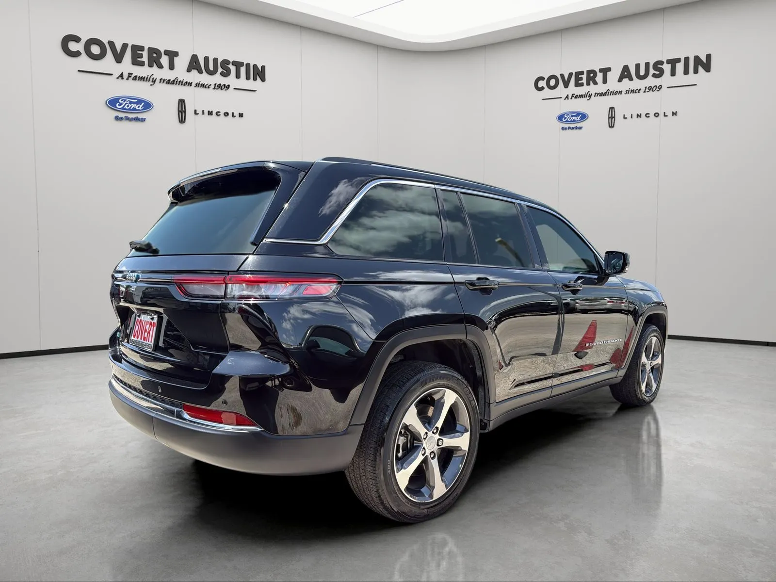 Jeep Grand Cherokee photo 5