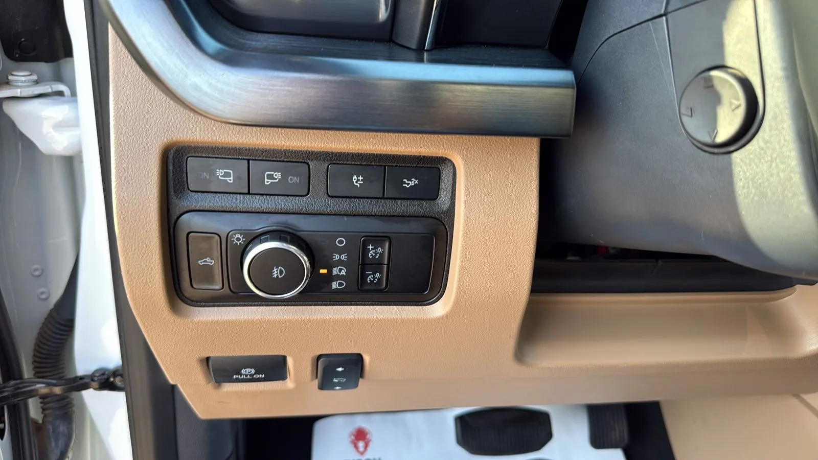 Ford F350SD photo 17