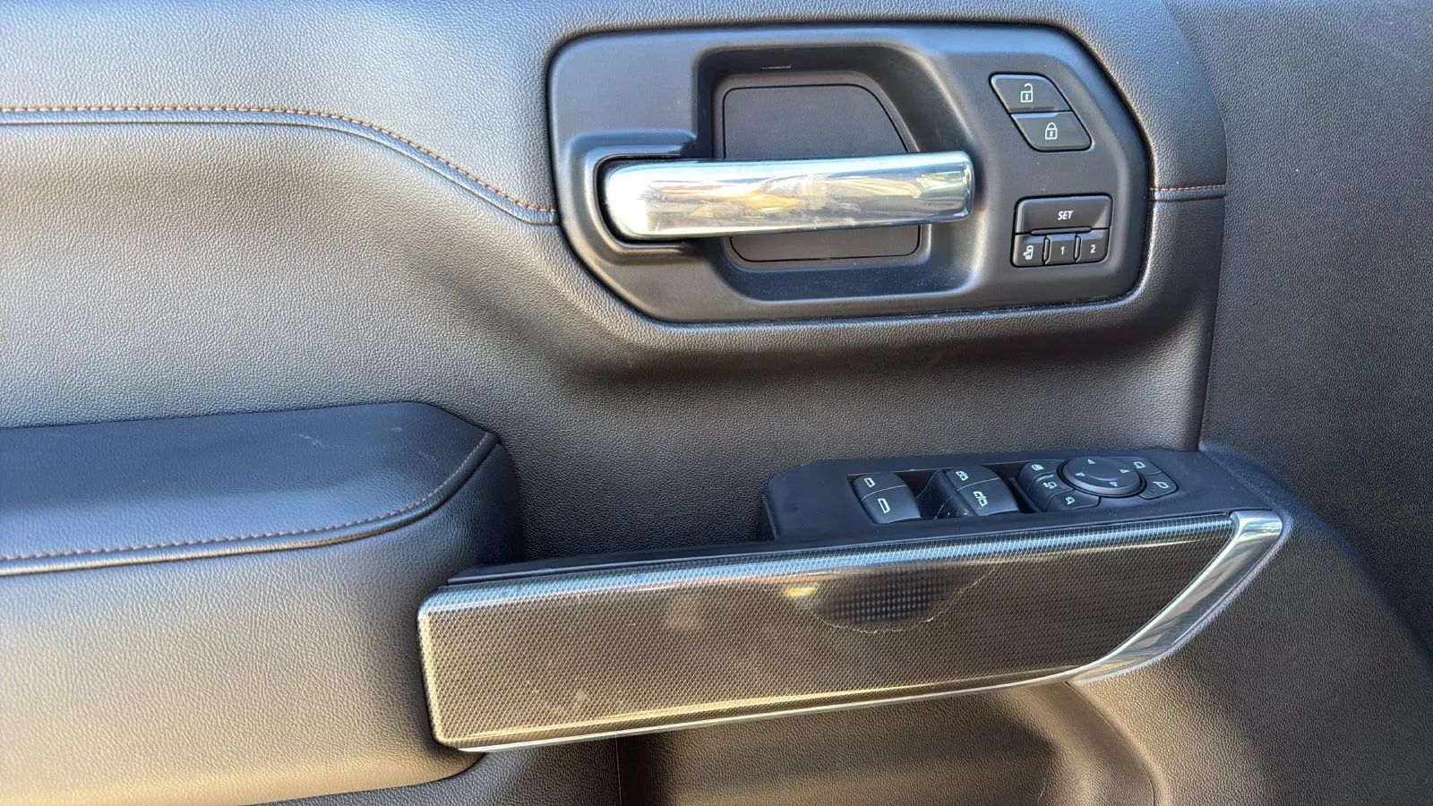 GMC Sierra photo 11