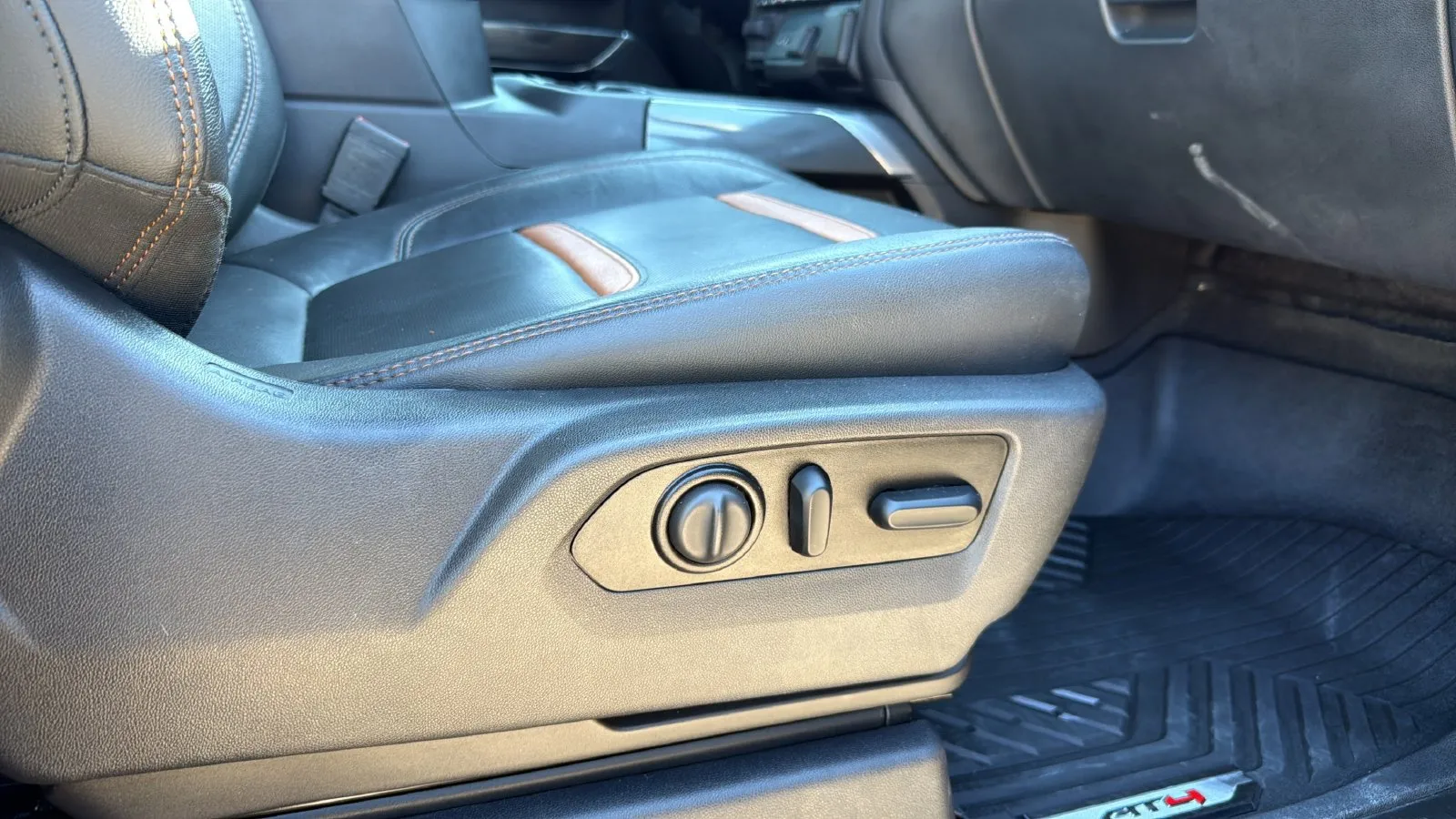 GMC Sierra photo 24