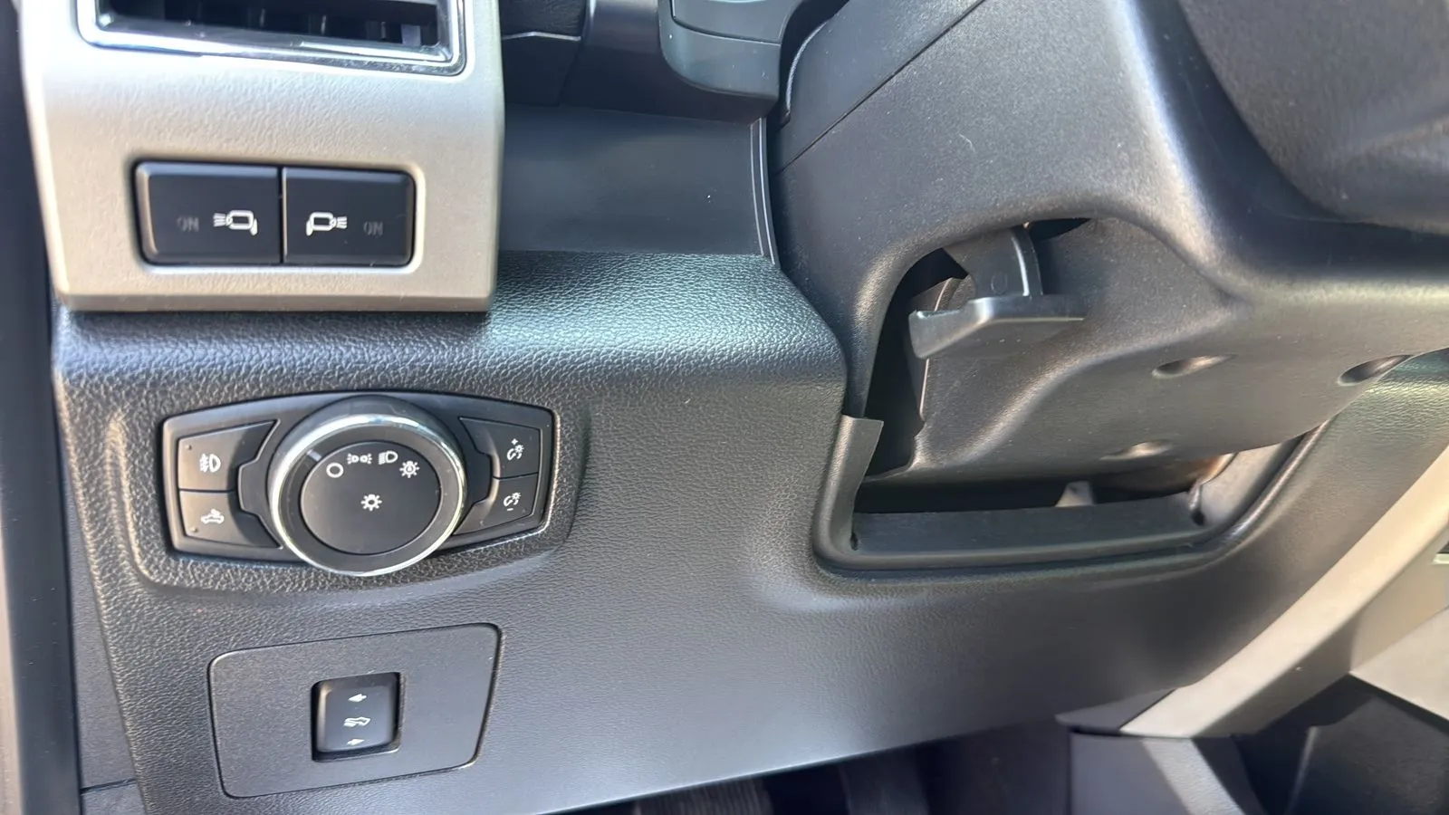 Ford F-150 photo 17