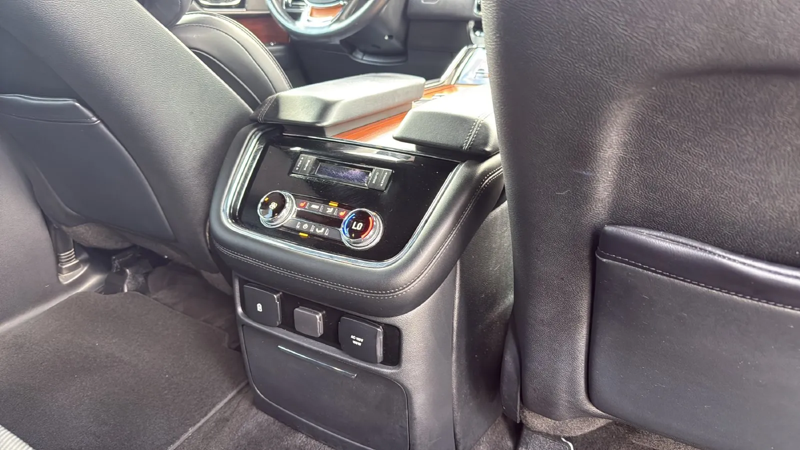 Lincoln Navigator photo 27