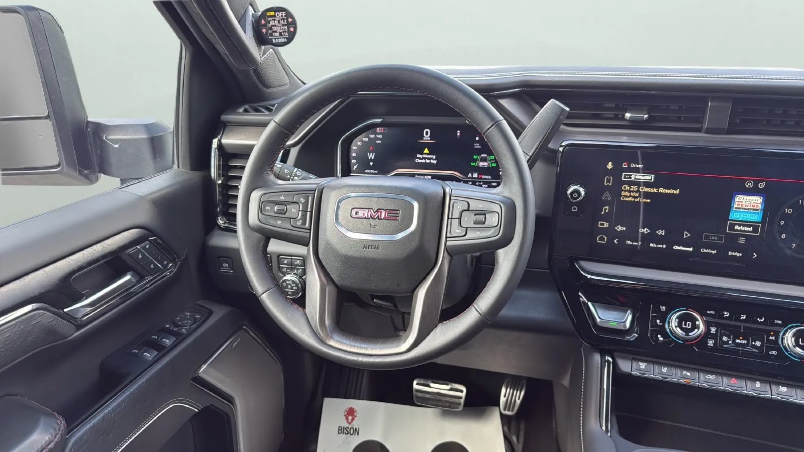 GMC Sierra photo 12
