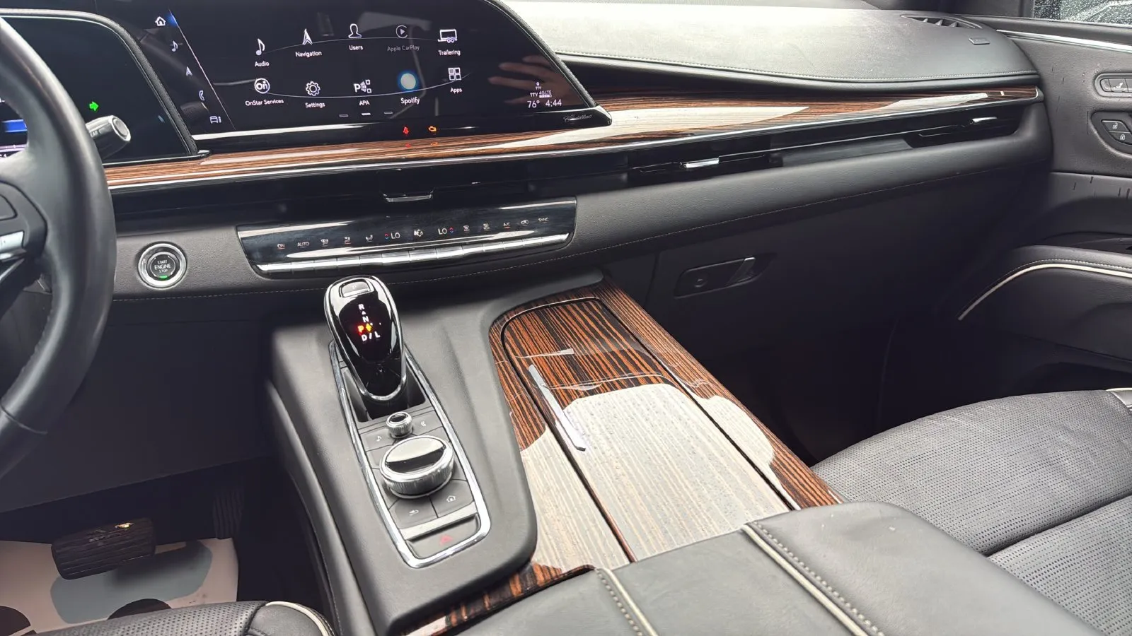 Cadillac Escalade ESV photo 13
