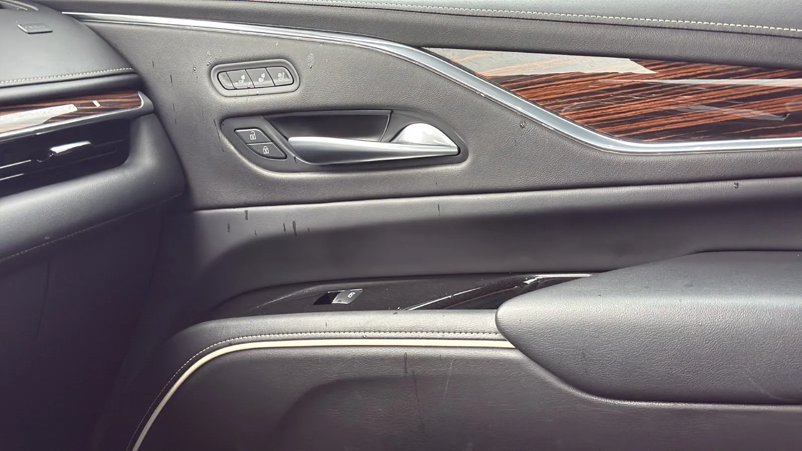 Cadillac Escalade ESV photo 9