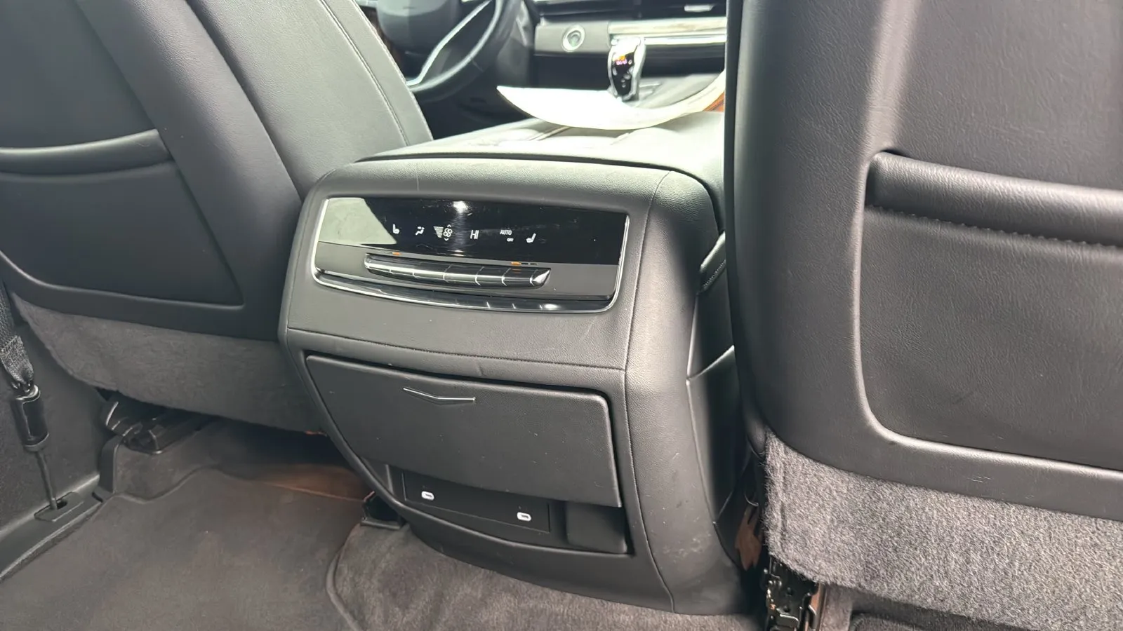 Cadillac Escalade ESV photo 21