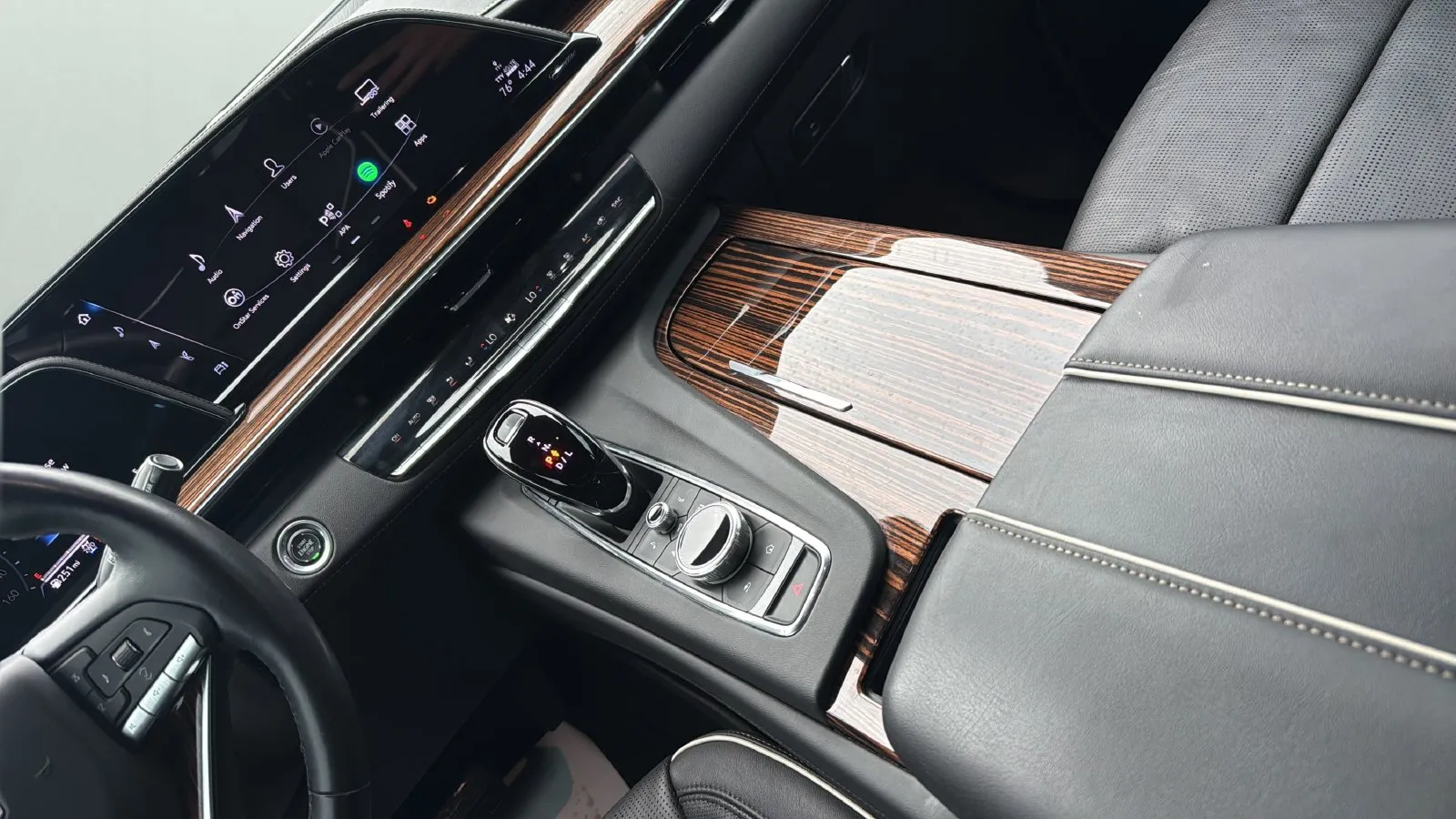 Cadillac Escalade ESV photo 12