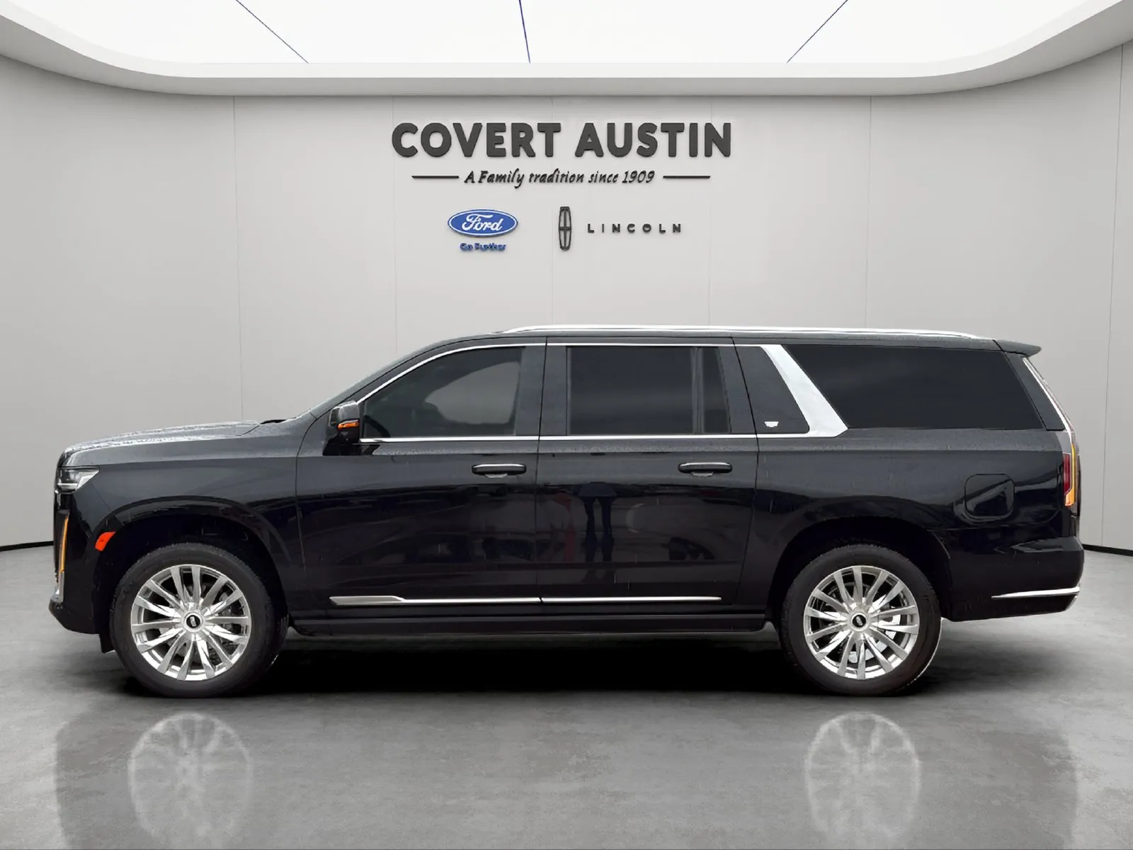 Cadillac Escalade ESV photo 2