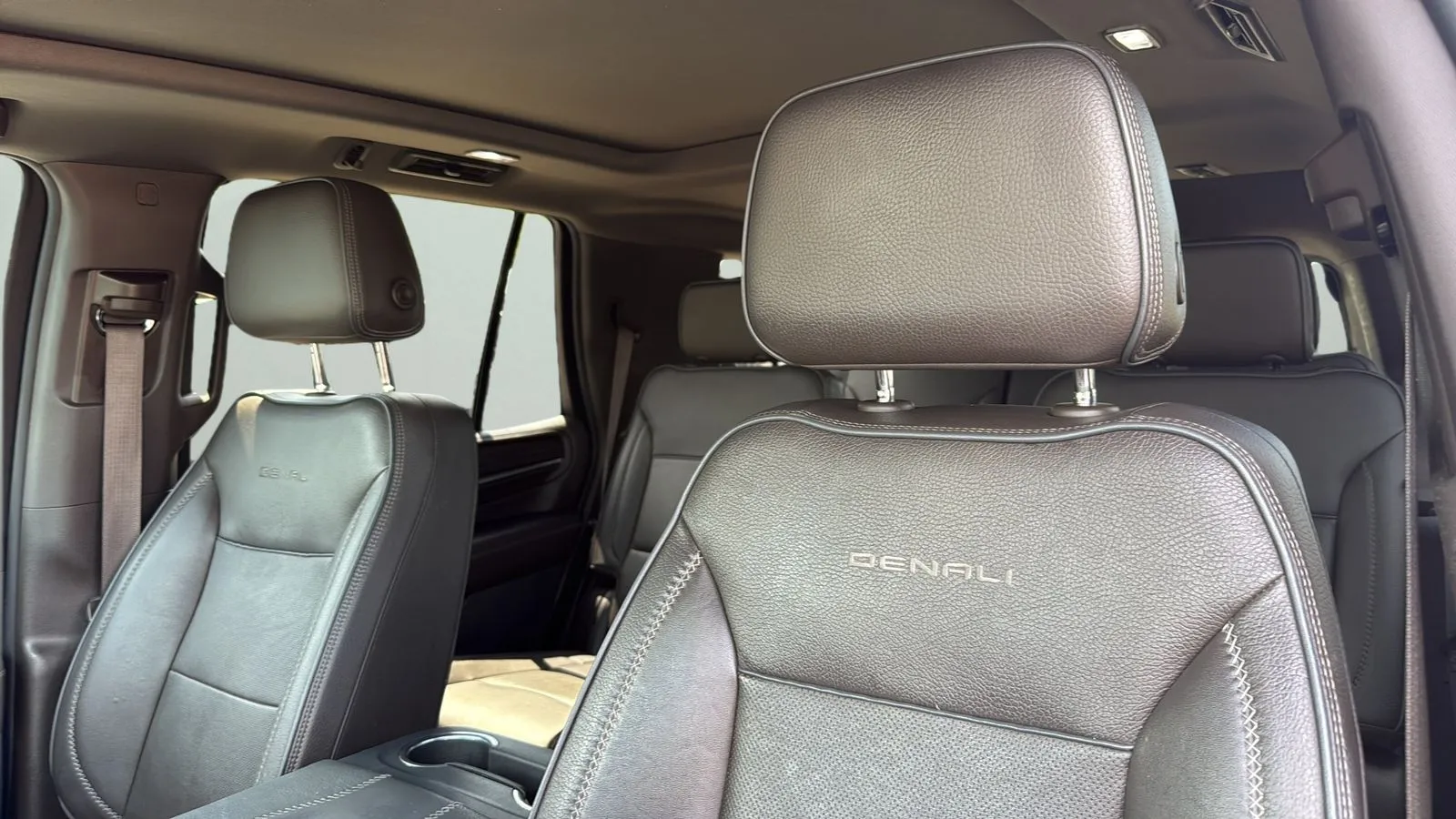 GMC Yukon photo 9
