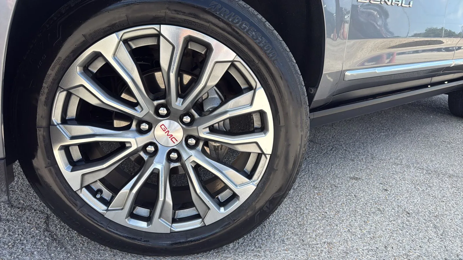 GMC Yukon photo 30