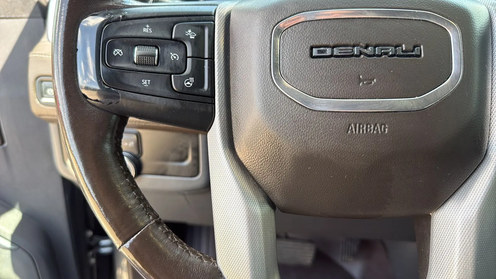 GMC Yukon photo 16