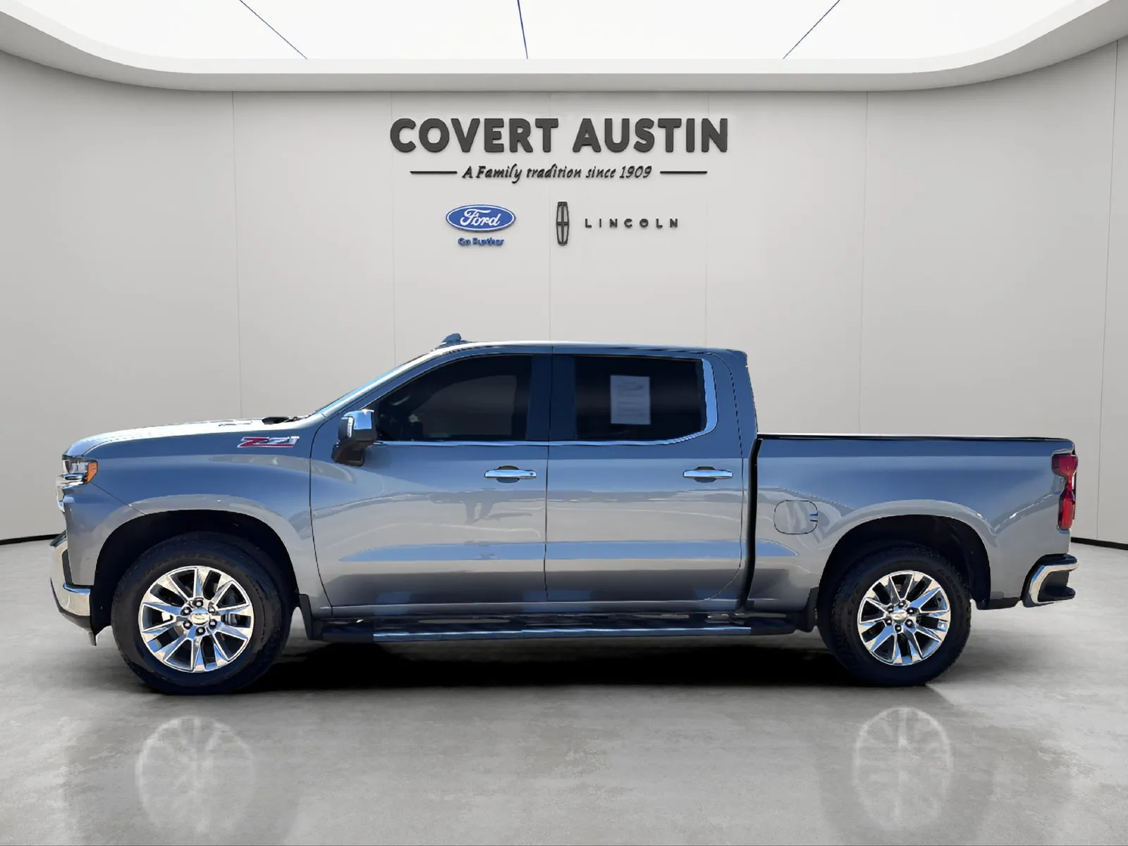 Chevrolet Silverado photo 2