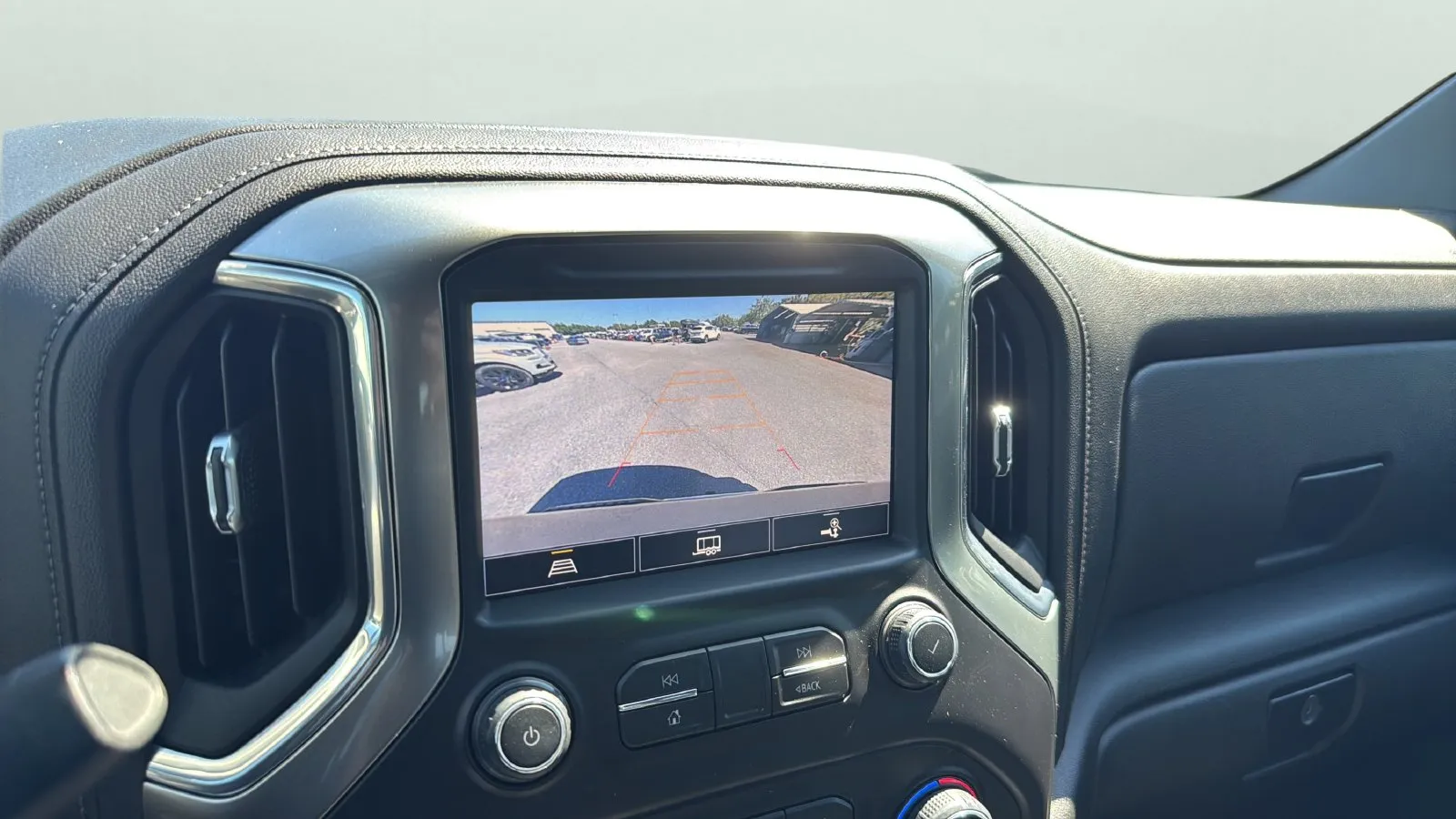 Chevrolet Silverado photo 18