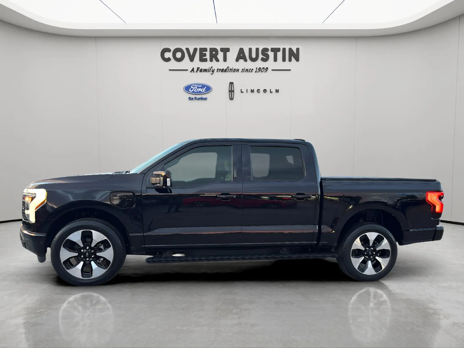 Ford F-150 photo 2