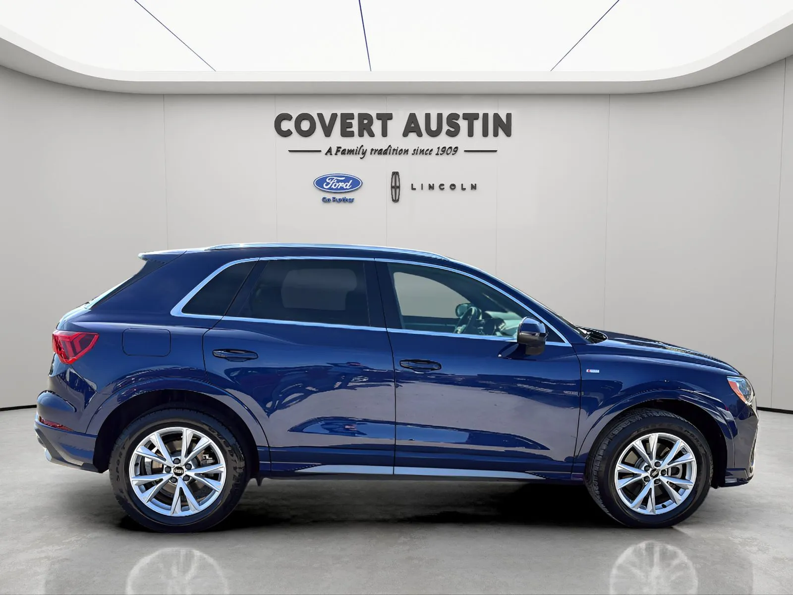 Audi Q3 photo 2