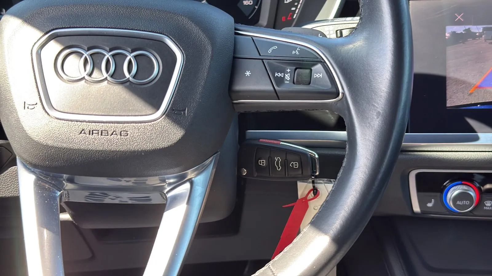 Audi Q3 photo 11