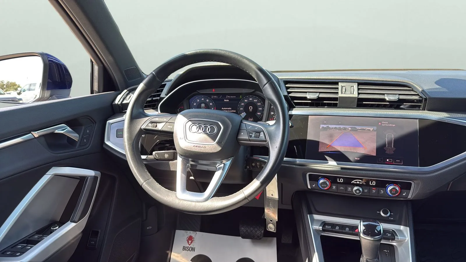 Audi Q3 photo 8