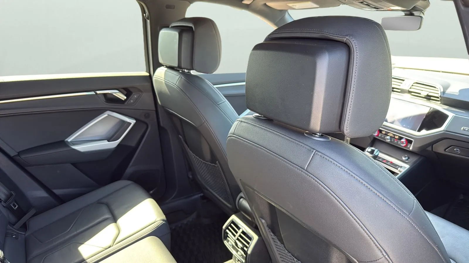 Audi Q3 photo 24