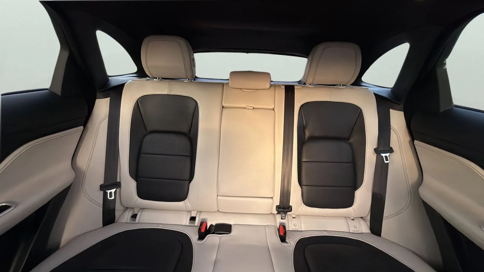 Jaguar F-PACE photo 22