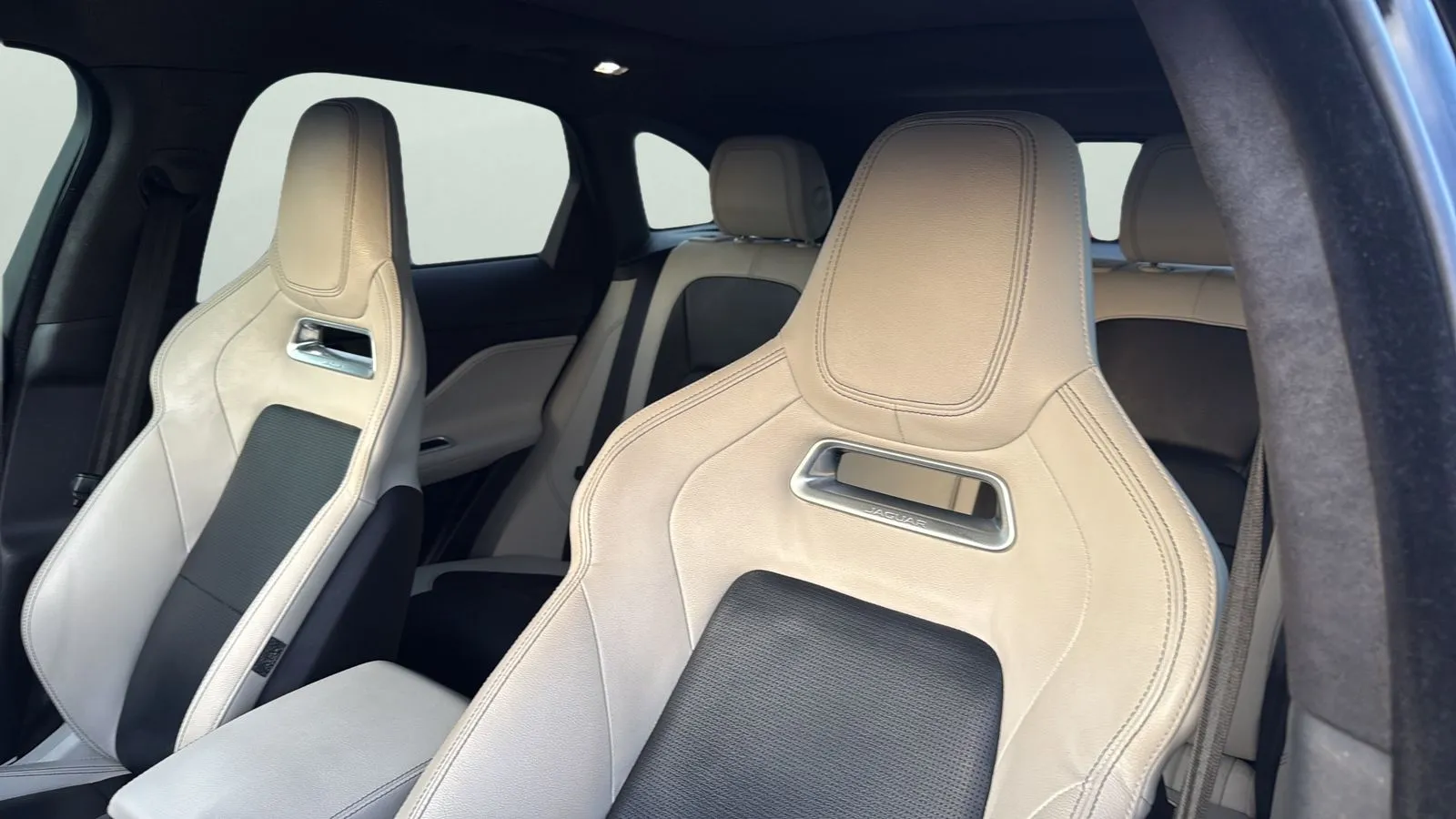 Jaguar F-PACE photo 6