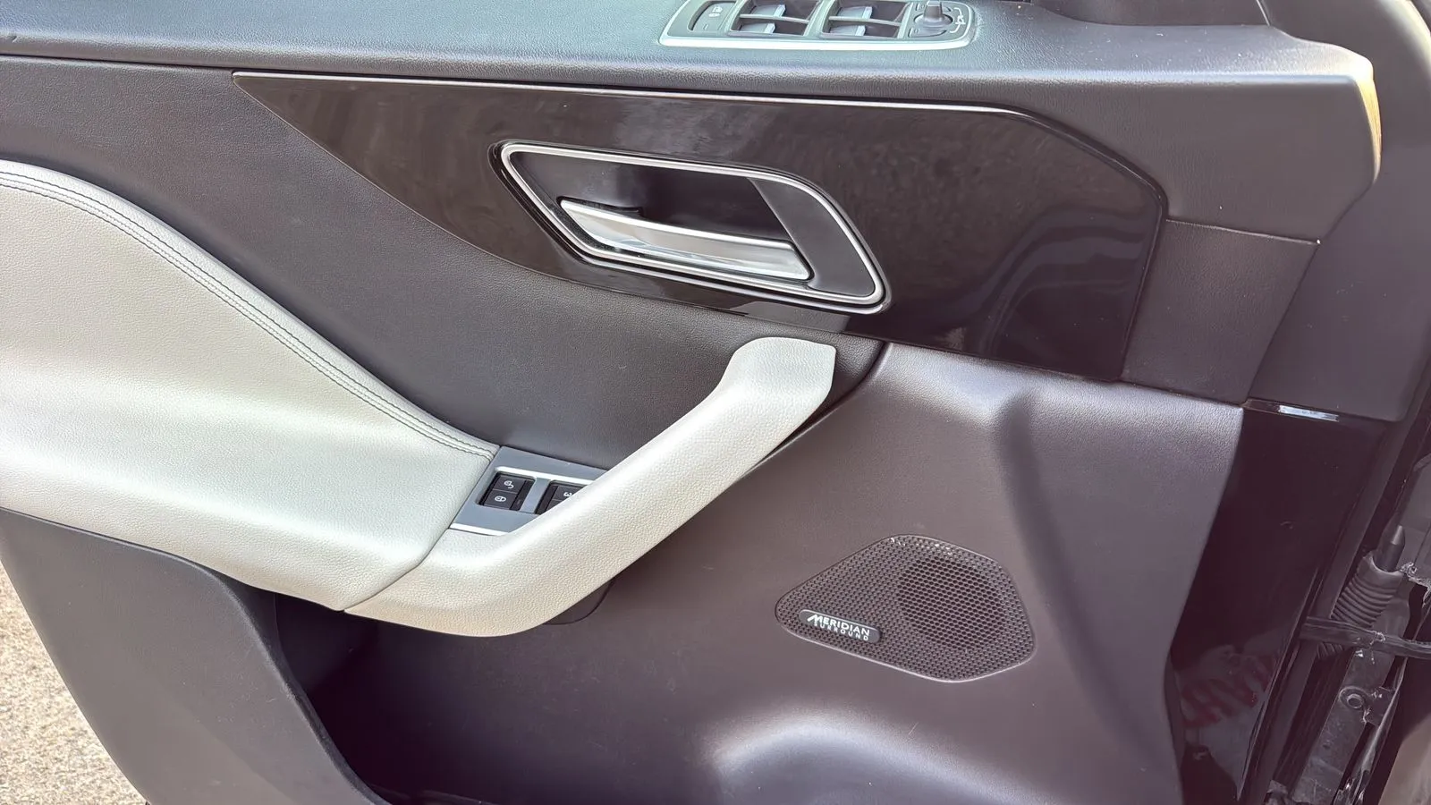 Jaguar F-PACE photo 8
